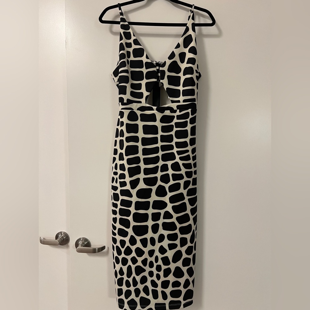 🆕 New with Tags ASOS Black and White Print BodyCon Dress- Size 14